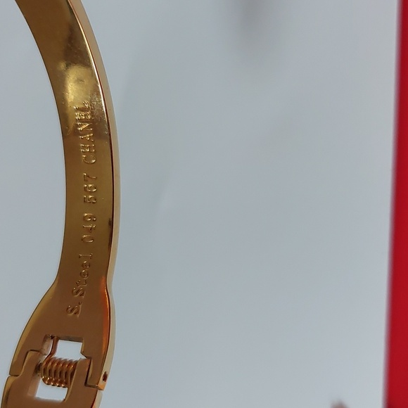 Gold Tone Bracelet - Picture 4 of 4